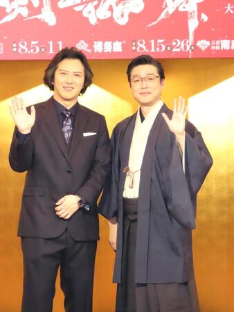 　会見に出席した（左から）尾上松也、尾上菊之丞