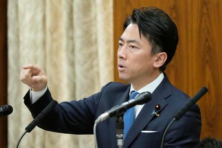 　参院農林水産委で答弁する小泉農相