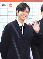 　レッドカーペットに登場した加藤シゲアキ（撮影・金田祐二）