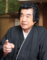 　取材に応じる藤岡弘、（撮影・石井剣太郎）