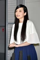 　仕事復帰を果たし、会見をするベッキー＝２０１６年６月