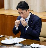 　備蓄米の試食会に参加した小泉農相