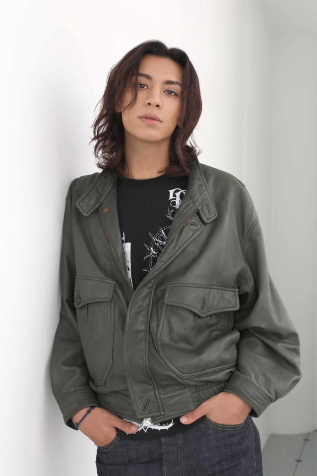 　仕事も身長も伸び盛りなＰＳＹＣＨＩＣ　ＦＥＶＥＲ・ＷＥＥＳＡ（撮影・佐々木彰尚）