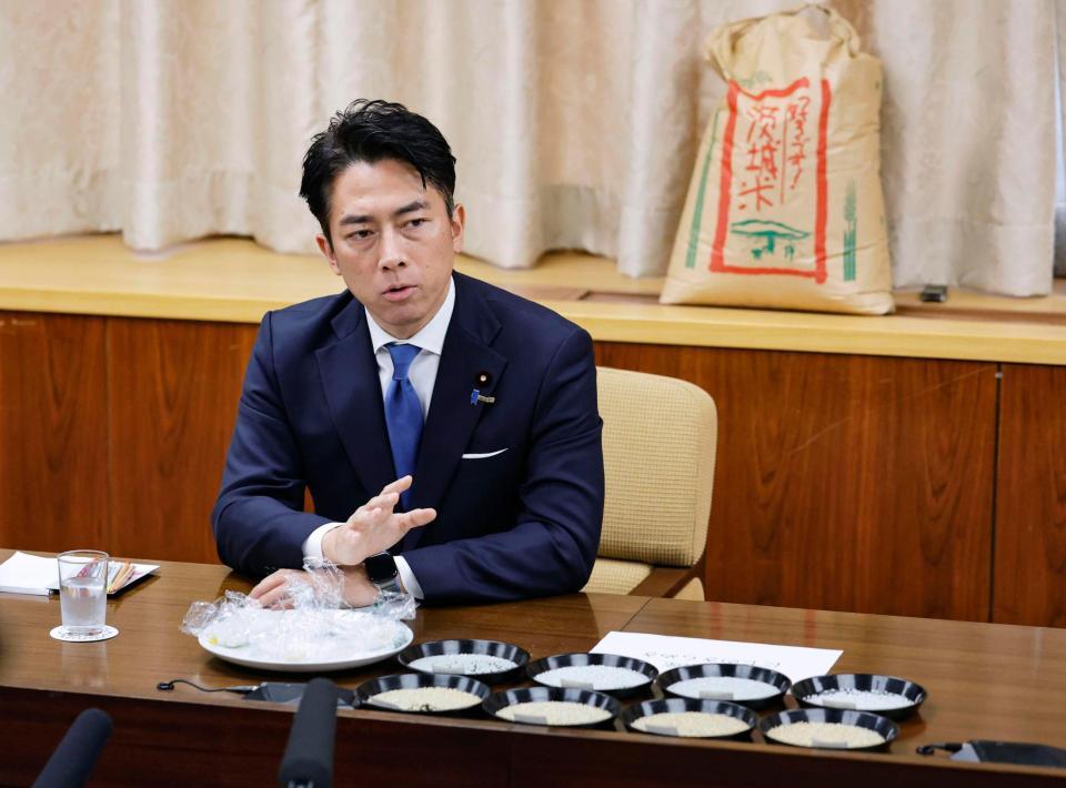 　備蓄米の試食会で、記者の質問に答える小泉農相