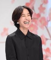 　２０２６年度後期連続テレビ小説「ブラッサム」で主演に選ばれ、会見で笑顔を見せる石橋静河（撮影・西田忠信）