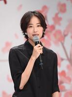 　記者の質問に答える石橋静河（撮影・西田忠信）