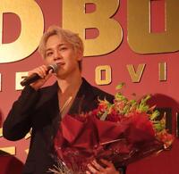 　２３歳の誕生日を祝福されるＪＯ１・豆原一成