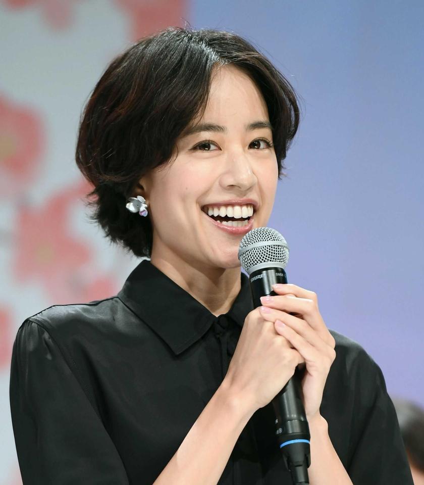 　喜びを語る石橋静河（撮影・西田忠信）