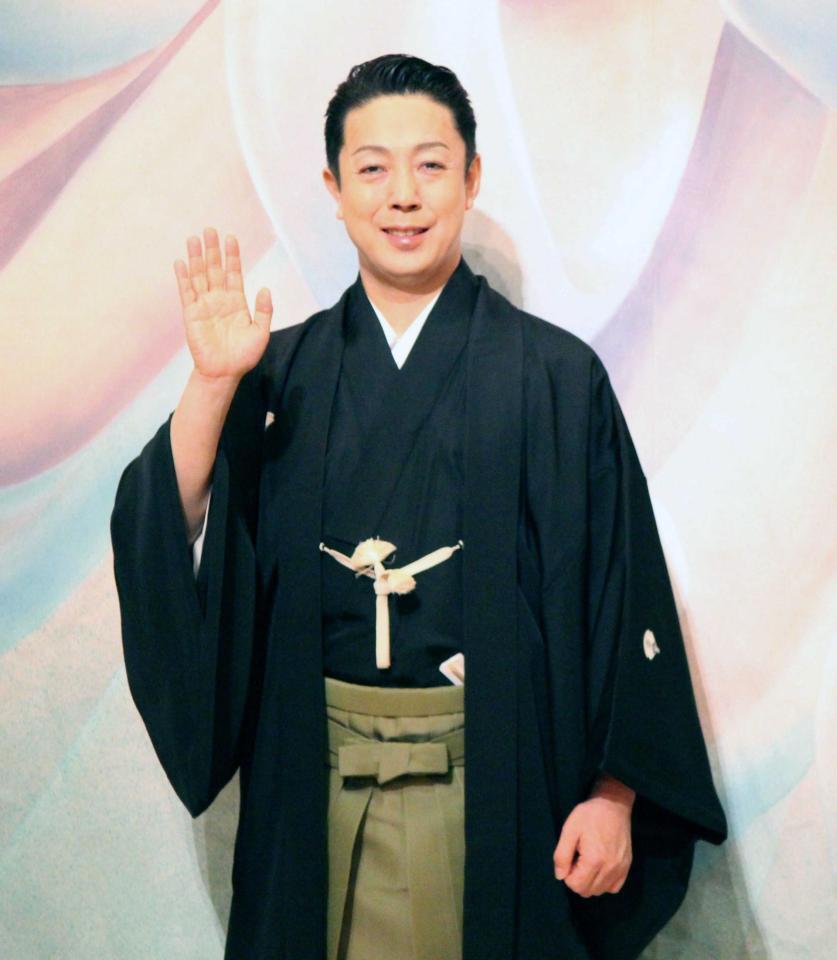 　会見を行った八代目尾上菊五郎