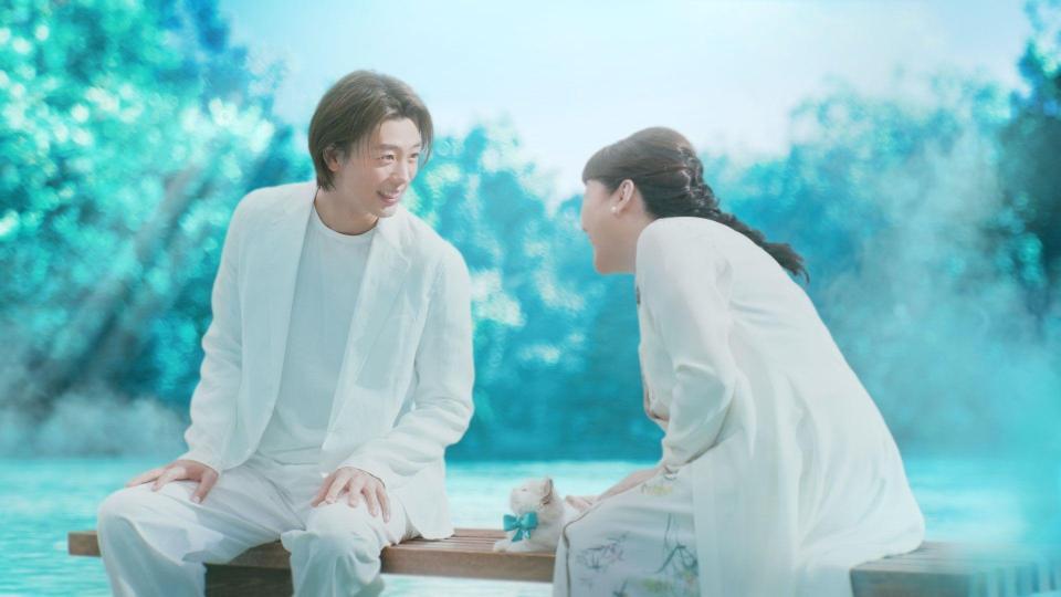 　ＣＭ初共演を果たした竹内涼真（左）と松坂慶子