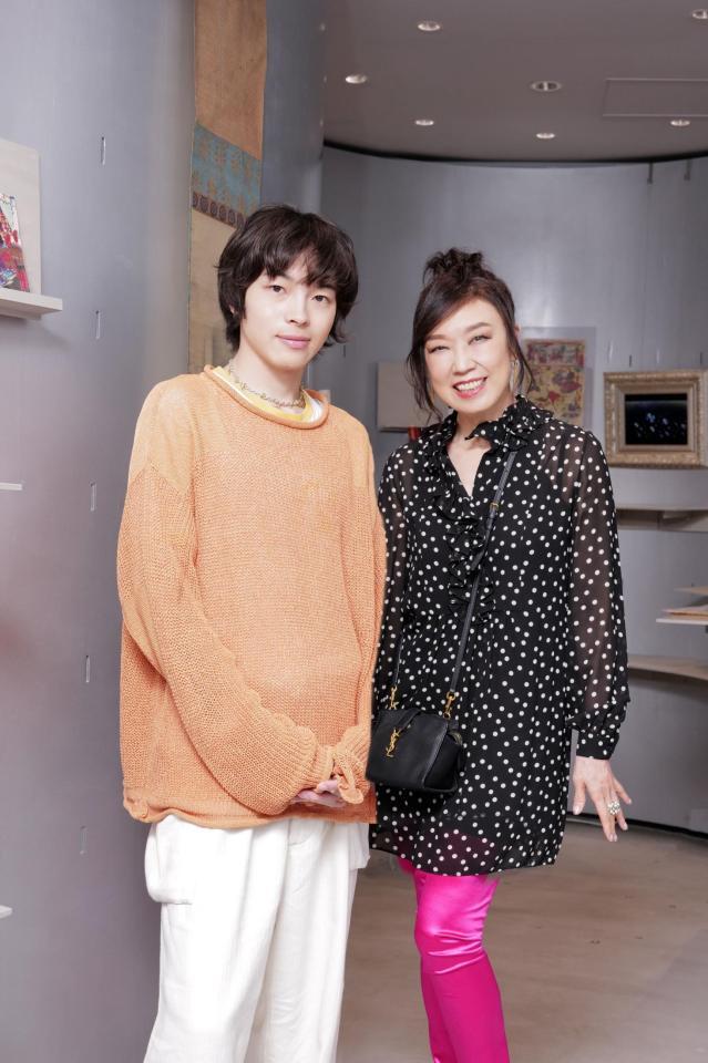 　楽曲「文通」でコラボしたｉｍａｓｅ（左）と松任谷由実©上飯坂一