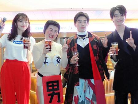 　ＧＭＯシブヤエンタメ祭の前夜祭に登場した（左から）雨宮萌果、あぁ～しらき、䋝田圭亮、原田波人