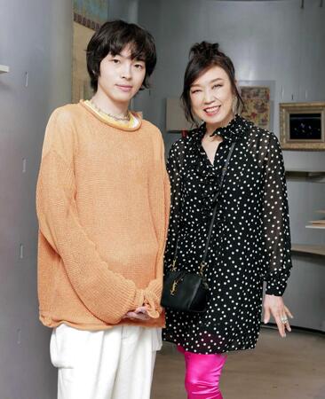 　楽曲「文通」でコラボしたｉｍａｓｅ（左）と松任谷由実©上飯坂一