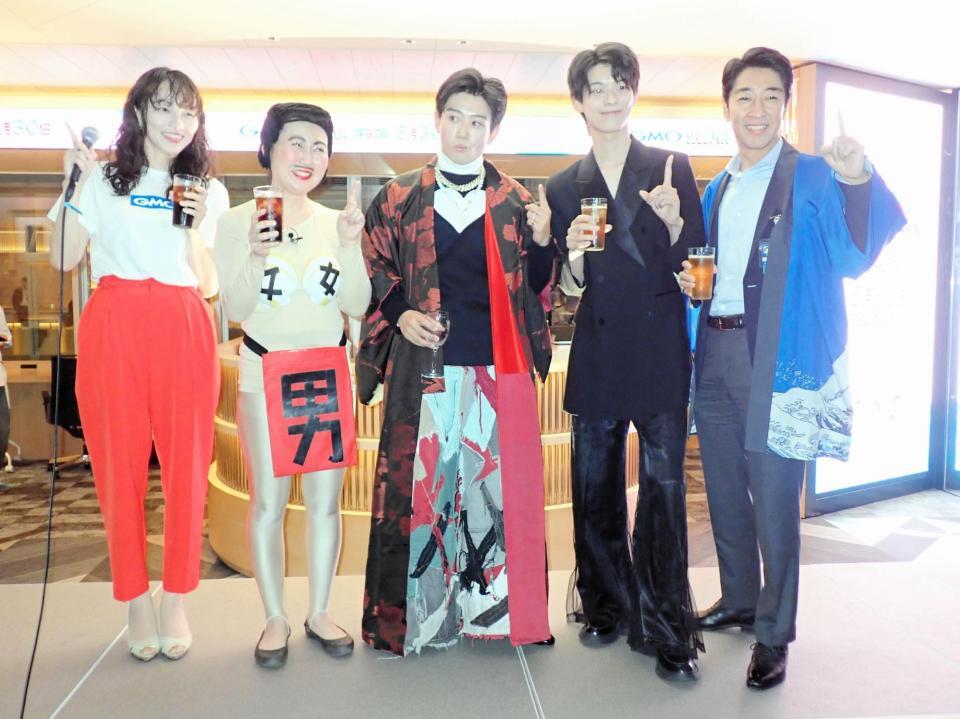 　ＧＭＯシブヤエンタメ祭の前夜祭に登場した（左から）雨宮萌果、あぁ～しらき、䋝田圭亮、原田波人、橋口誠ＧＭＯインターネットグループ専務