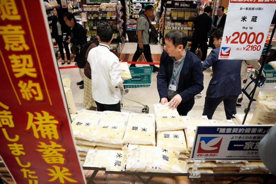 　店頭販売が始まった備蓄米＝31日午前、東京都大田区の「イトーヨーカドー大森店」