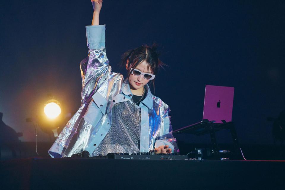 　「ＲＩＨＯ　ＳＡＹＡＳＨＩ　ＢＩＲＴＨＤＡＹ　Ｆａｎ　Ｍｅｅｔｉｎｇ-ＰＬＡＹ　ＧＲＯＵＮＤ！-ｖｏｌ．４」でＤＪパフォーマンスを行う鞘師里保