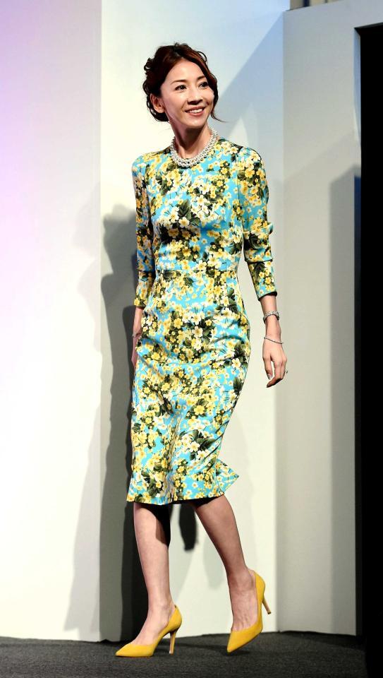 　花柄のワンピースで登場した君島十和子さん＝２０１８年１０月