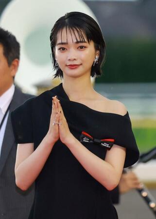 　見上愛（撮影・石湯恒介）