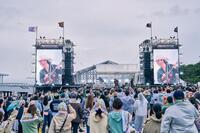 　会場を盛り上げる平井大