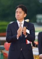 　表彰式に登場した小泉進次郎農水大臣（撮影・石湯恒介）