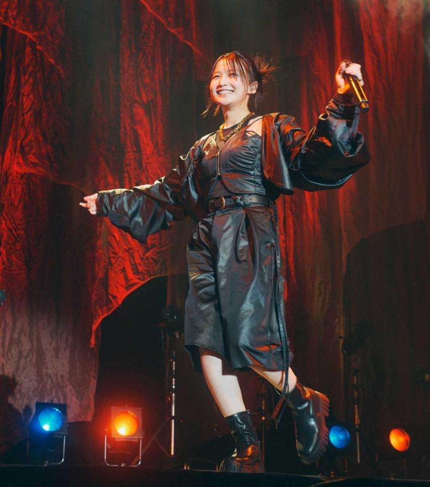 　「ＲＩＨＯ　ＳＡＹＡＳＨＩ　ＢＩＲＴＨＤＡＹ　Ｆａｎ　Ｍｅｅｔｉｎｇ-ＰＬＡＹ　ＧＲＯＵＮＤ！-ｖｏｌ．４」でパフォーマンスを行う鞘師里保