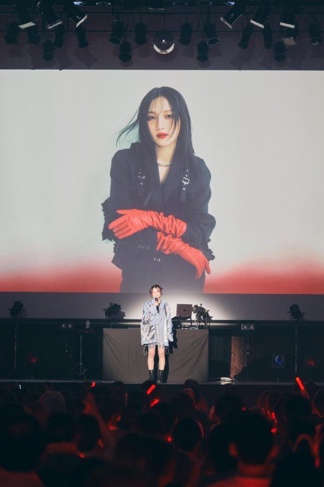 　「ＲＩＨＯ　ＳＡＹＡＳＨＩ　ＢＩＲＴＨＤＡＹ　Ｆａｎ　Ｍｅｅｔｉｎｇ-ＰＬＡＹ　ＧＲＯＵＮＤ！-ｖｏｌ．４」でパフォーマンスを行う鞘師里保