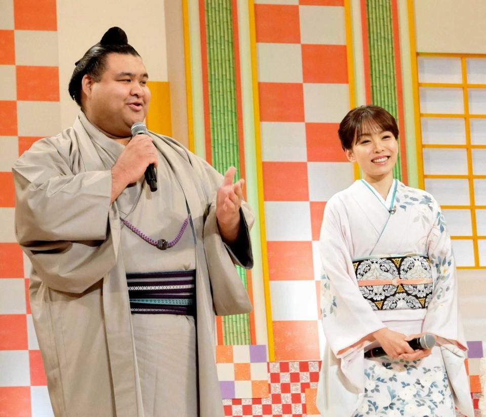 ２月、夫婦でトークを展開する高安と杜このみ