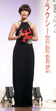 　ギャラクシー賞テレビ部門「個人賞」を受賞した杉咲花（撮影・佐藤厚）