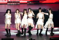 　ファンコンサートを開催したＮＭＩＸＸの（左から）キュジン、リリー、ジウ、ベイ、ソリュン、ヘウォン（撮影・堀内翔）