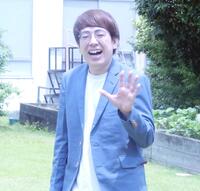 　撮影に応じたヒューマン中村