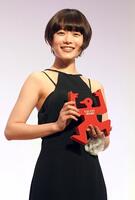 　ギャラクシー賞テレビ部門「個人賞」を受賞した杉咲花（撮影・佐藤厚）