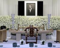 　佐々木力さんの祭壇＝２００１１年８月