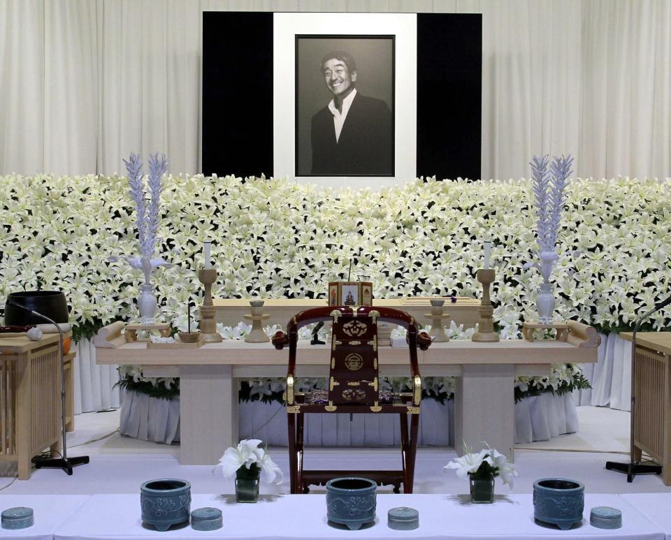 　佐々木力さんの祭壇＝２００１１年８月