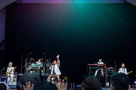 　ステージで熱いパフォーマンスを繰り広げたＴＵＢＥ