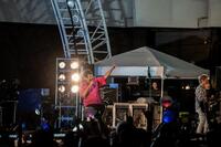 　ステージで熱唱した前田亘輝