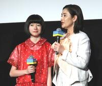 　映画「ルノワール」ジャパンプレミアに登壇した鈴木唯（左）と石田ひかり