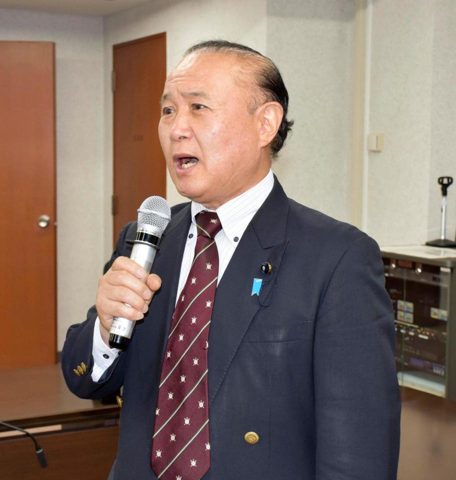 　取材に応じ、「わが長嶋茂雄は永久に不滅です」と悼むプリティ長嶋さん