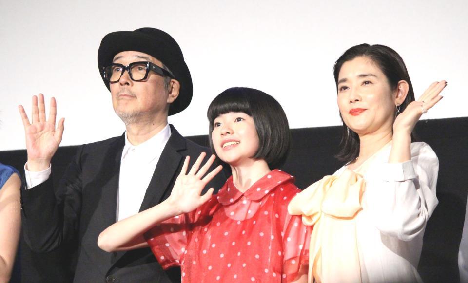 　ジャパンプレミアに登壇した（左から）リリー・フランキー、鈴木唯、石田ひかり