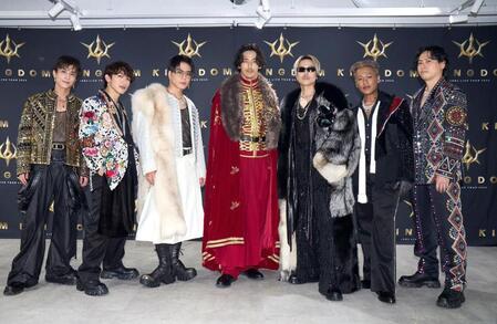 　東京公演本番前に笑顔を見せる三代目　Ｊ　ＳＯＵＬ　ＢＲＯＴＨＥＲＳの（左から）岩田剛典、ＮＡＯＴＯ、ØＭＩ、小林直己、今市隆二、ＥＬＬＹ、山下健二郎