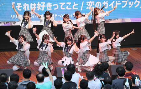 　パフォーマンスする可憐なアイボリー（撮影・棚橋慶太）