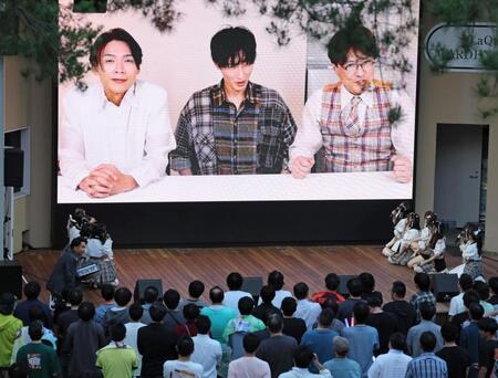 　ビデオメッセージで可憐なアイボリーにエールを送った純烈（撮影・棚橋慶太）