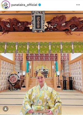 　神職姿の平祐奈インスタグラム＠ｙｕｎａｔａｉｒａ＿ｏｆｆｉｃｉａｌより