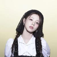 　韓国放送局・ＳＢＳの公式Ｘ＠ｂｅｍｙｂｏｙｚ＿ｔｗｔより　「Ｂ：ＭＹ　ＢＯＹＺ」のＭＣを務めるｉ-ｄｌｅのミヨン