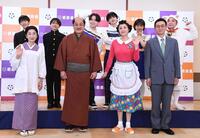 初日を迎え気合が入る（前列左から）高橋恵子、松平健、藤原紀香、葛山信吾、（後列左から）松﨑光、藤代翔真、佐藤友祐、草川直弥、平尾帆夏、酒井敏也（撮影・園田高夫）