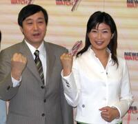 　０６年１月、ＮＨＫ「ニュースウォッチ９」会見で。青山祐子アナと柳澤秀夫解説委員