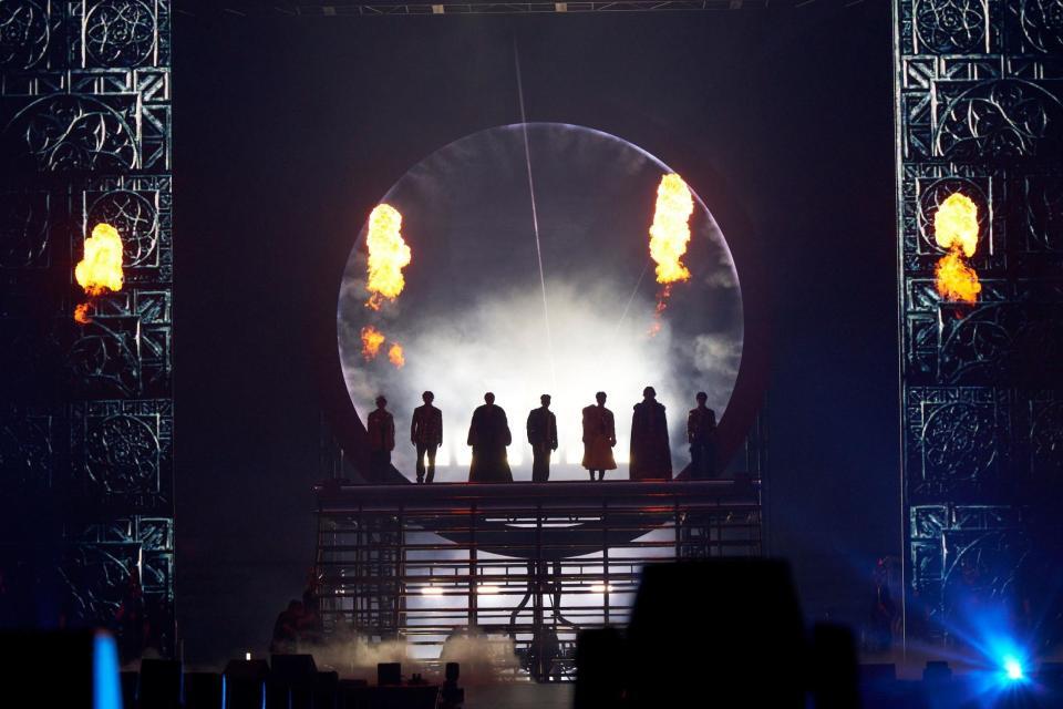 　オープニングで７人そろい踏みする三代目　Ｊ　ＳＯＵＬ　ＢＲＯＴＨＥＲＳ