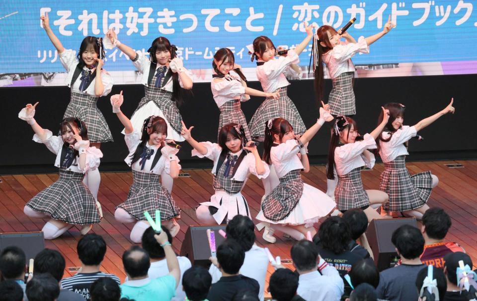 　パフォーマンスする可憐なアイボリー（撮影・棚橋慶太）