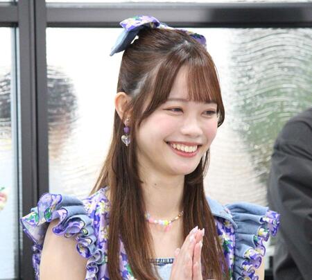 　笑顔を見せるラフ×ラフの齋藤有紗