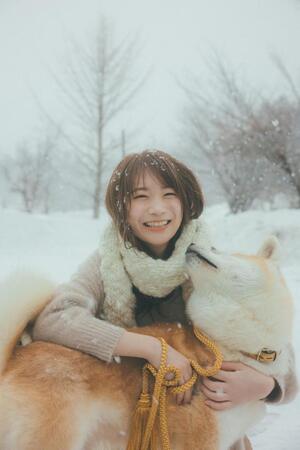 　解禁された秋元真夏のフォトブック「淡淡」の収録カット（撮影／東京祐）