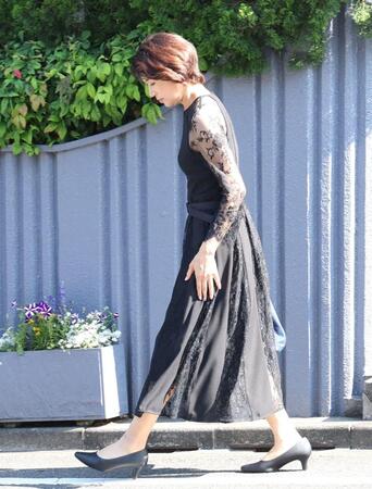 　弔問を終えた元ＮＨＫアナウンサーの青山祐子さん（撮影・佐々木彰尚）